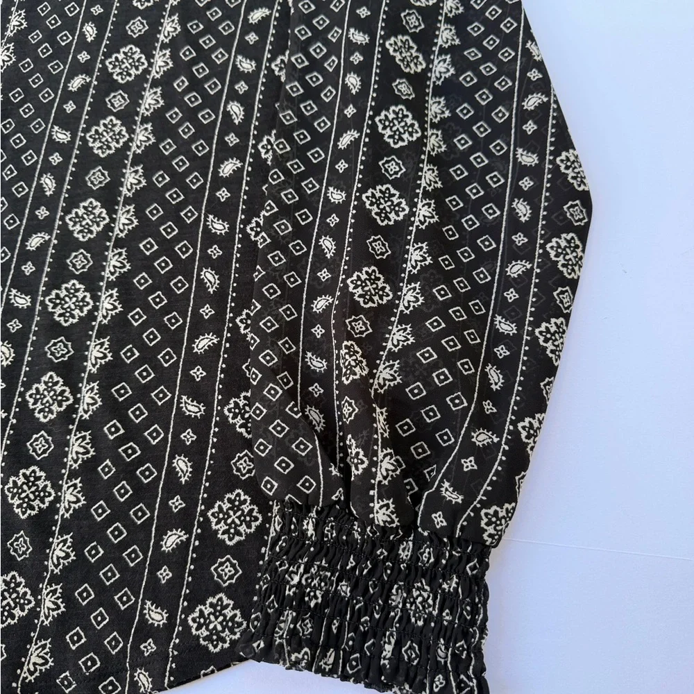 Woman’s Lucky Brand Blouse Size Medium​ - Picture 4 of 8